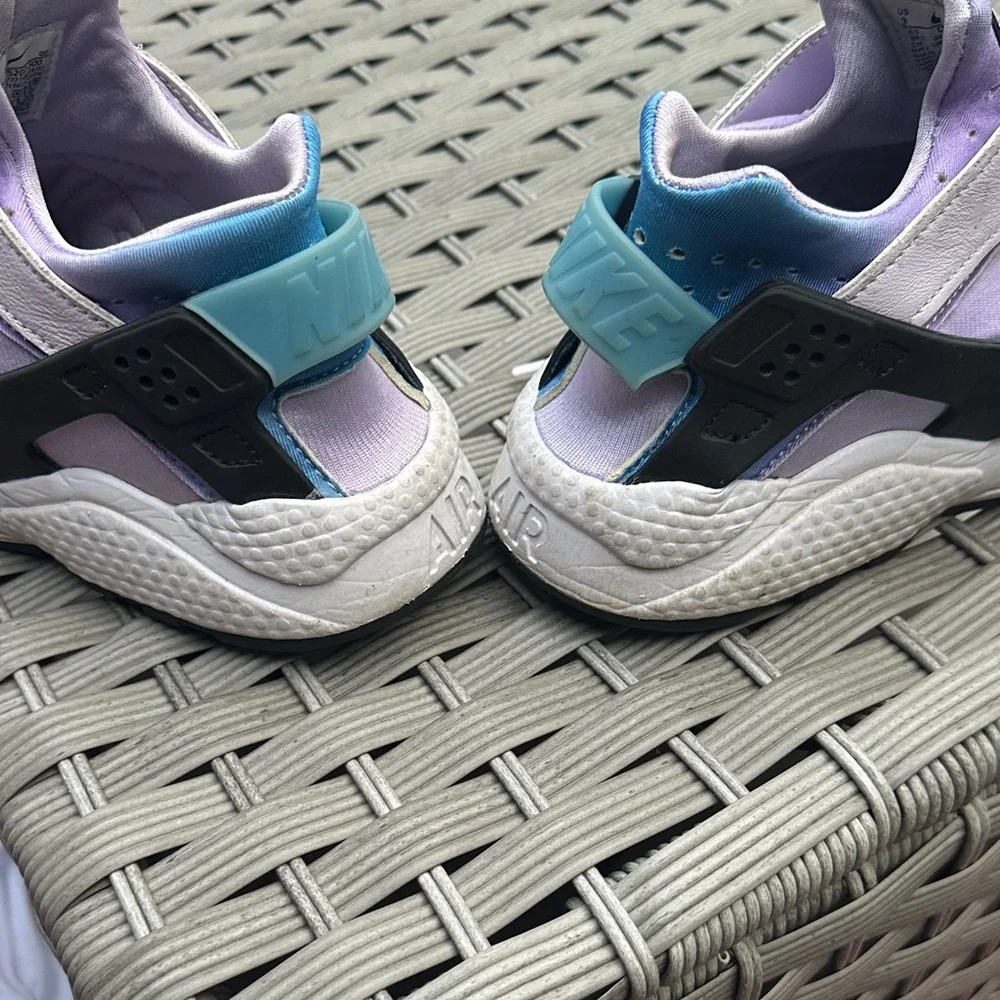 Nike Women’s Huarache Sneakers in Light Lavender and White